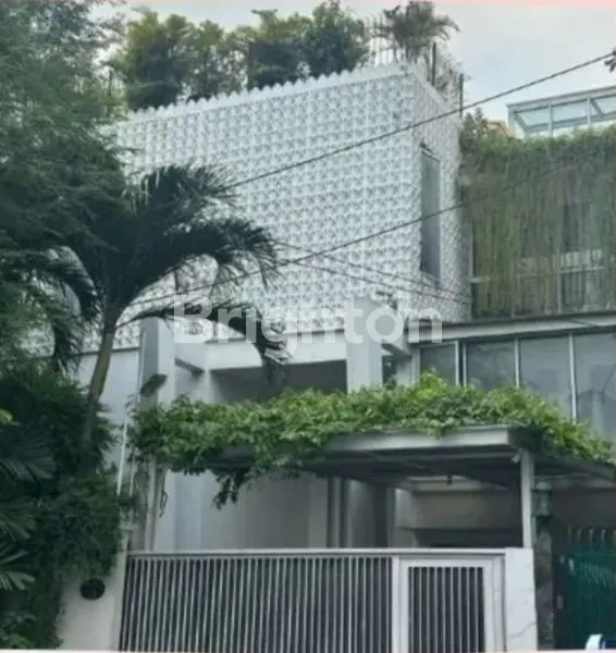 image RUMAH MEWAH 4 LANTAI + ROOFTOP DI PULOASEM TIMUR – STRATEGIS, LUAS, DAN SIAP HUNI (1)