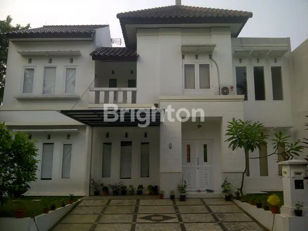 image RUMAH  MEWAH HOOK 2 LANTAI DI JAGAKARSA, KEBAGUSAN – FULL FURNISH + KOLAM RENANG (1)