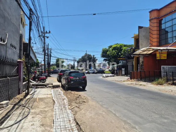 image RUKO 3 LANTAI DEKAT RAYA MERR LOKASI DI RAYA KEDUNGASEM 0 JLAN RAYA RAMAI COCOK BUAT USAHA ATAU KANTOR (7)