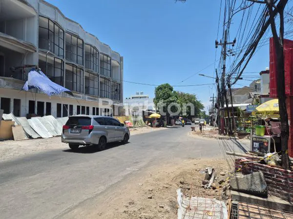 image RUKO 3 LANTAI DEKAT RAYA MERR LOKASI DI RAYA KEDUNGASEM 0 JLAN RAYA RAMAI COCOK BUAT USAHA ATAU KANTOR (6)