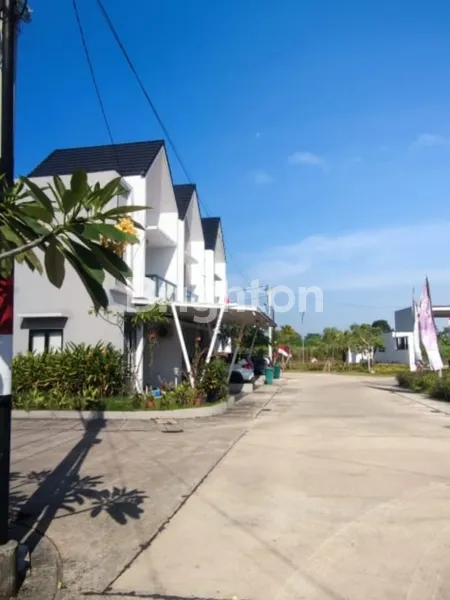 image RUMAH 2 LANTAI DISEWAKAN DI PERMATA CIMANGGIS DEPOK – LOKASI STRATEGIS, FULL FASILITAS, 45 JUTA/TAHUN NEGO (4)