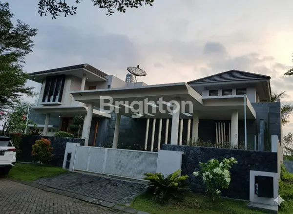 image 2 RUMAH JADI SATU DIJUAL RUMAH ARAYA ONE GATE SYSTEM PERUMAHAN ELITE KOTA MALANG RUMAH MEWAH DENGAN KOLAM RENANG & LINGKUNGAN YANG ASRI RUMAH ESTETIK (1)