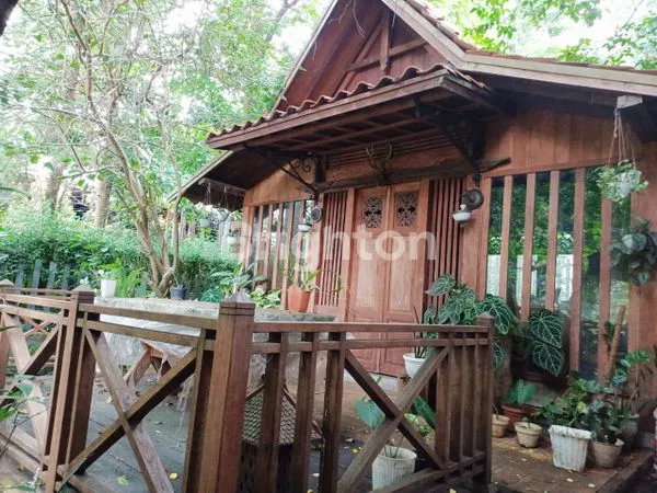 image JARANG ADA RUMAH ESTETIK 2 LANTAI VIEW BANDUNG LOKASI STRATEGIS SEBELAH LAPANGAN GOLF DAGO DI SAYAP DAGO BANDUNG COCOK UNTUK CAFE, GUEST HOUSE, HUNIAN, KANTOR ATAU INVESTASI (8)