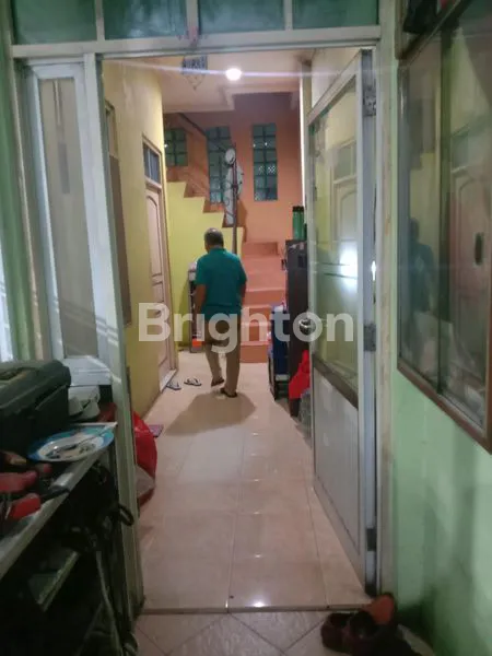 image RUMAH 2,5 LANTAI LUAS TANAH 126M2 HJ MANSYUR CIPONDOH DEKAT GREENLAKE DAN CILEDUG LETAK SANGAT BAGUS DAN RAMAI UNTUK USAHA (3)