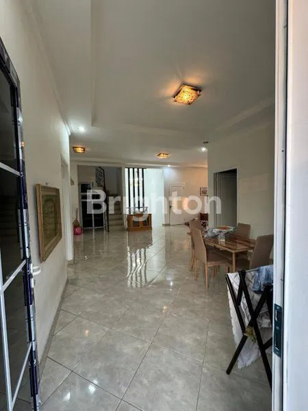 image RUMAH MEWAH SIAP HUNI (3)