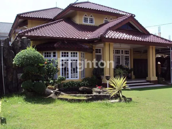 image DIJUAL RUMAH MEWAH 2 LANTAI DITENGAH KOTA (1)