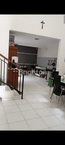 image RUMAH 2 LANTAI 3 KT LANGSUNG HUNI 10 MENIT KE MALL KARAWACI (7)