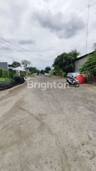 image COCOK BUAT USAHA PARKIRAN SANGAT LUAS TANAH TAMAN MERUYA ILIR LUAS 104 M2 HADAP TENGGARA LETAKNYA DI DALAM KOMPLEK PERUMAHAN ROW JALAN 2 MOBIL (6)