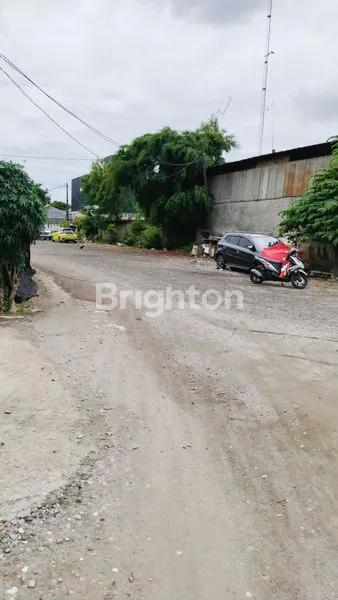 image COCOK BUAT USAHA PARKIRAN SANGAT LUAS TANAH TAMAN MERUYA ILIR LUAS 104 M2 HADAP TENGGARA LETAKNYA DI DALAM KOMPLEK PERUMAHAN ROW JALAN 2 MOBIL (7)