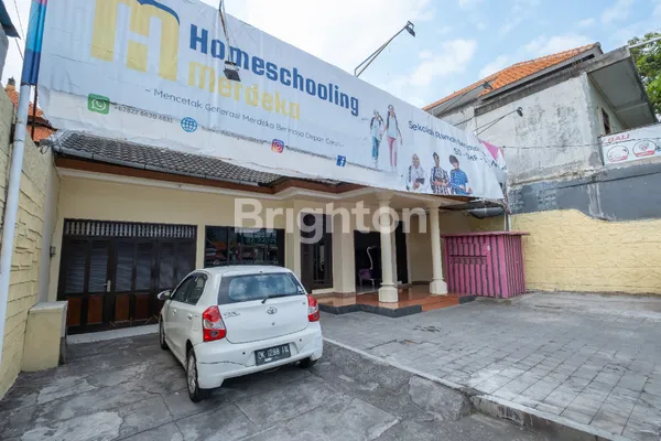 image RUMAH MEWAH 2 LANTAI 8 ARE SANGAT STRATEGIS COCOK UNTUK USAHA/GUEST HOUSE DI JALUR RAMAI DENPASAR! (2)