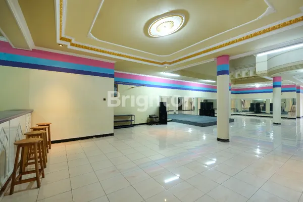 image RUMAH MEWAH 2 LANTAI 8 ARE SANGAT STRATEGIS COCOK UNTUK USAHA/GUEST HOUSE DI JALUR RAMAI DENPASAR! (4)