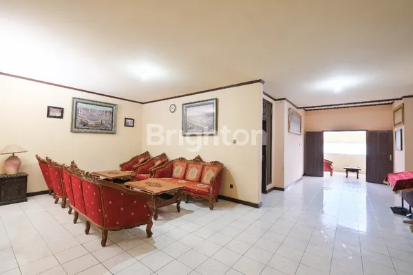 image RUMAH MEWAH 2 LANTAI 8 ARE SANGAT STRATEGIS COCOK UNTUK USAHA/GUEST HOUSE DI JALUR RAMAI DENPASAR! (8)