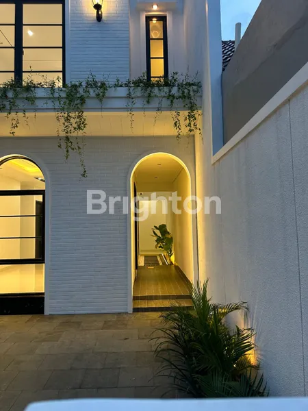 image RUMAH 2 LANTAI NEW GRESS MINIMALIS TROPIS PURIMAS REGENCY DEKAT MERR GUNUNGANYAR UPN RUNGKUT YAKAYA MEDOKAN PENJARINGAN (2)