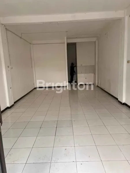 image RUKO SIAP PAKAI KLAMPIS SQUARE 3 LANTAI COCOK USAHA, KANTOR STRATEGIS DEKAT MERR (4)