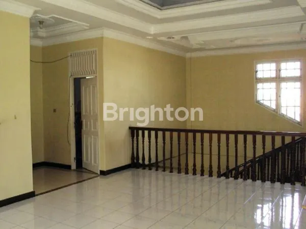 image DIJUAL RUMAH MEWAH 2 LANTAI DITENGAH KOTA (6)