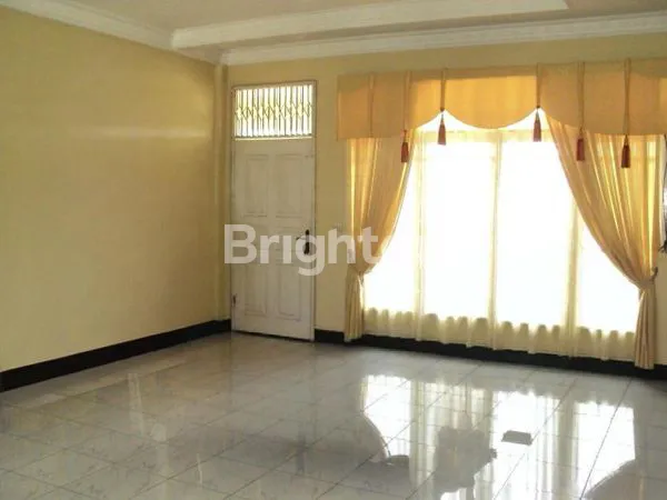 image DIJUAL RUMAH MEWAH 2 LANTAI DITENGAH KOTA (3)