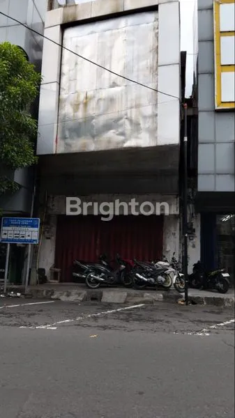 image RUKO 2,5 LT SIAP PAKAI COCOK UNTUK INVESTASI BISNIS DI KRAMAT AGUNG SURABAYA DEKAT ,BALIWERTI, BUBUTAN, PASAR TURI, GEMBLONGAN, BLAURAN, TUNJUNGAN (1)