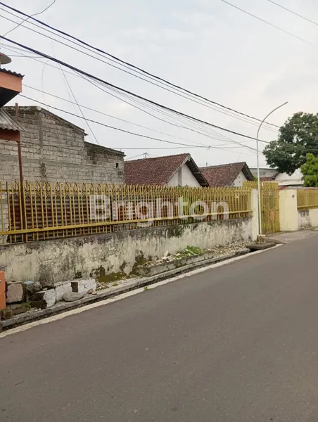 image DISEWAKAN RUMAH LUAS PARE FLAMBOYAN (3)