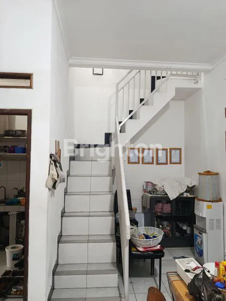 image RUMAH DI TENGAH KOTA DI PERUMAHAN YANG NYAMAN  (4)