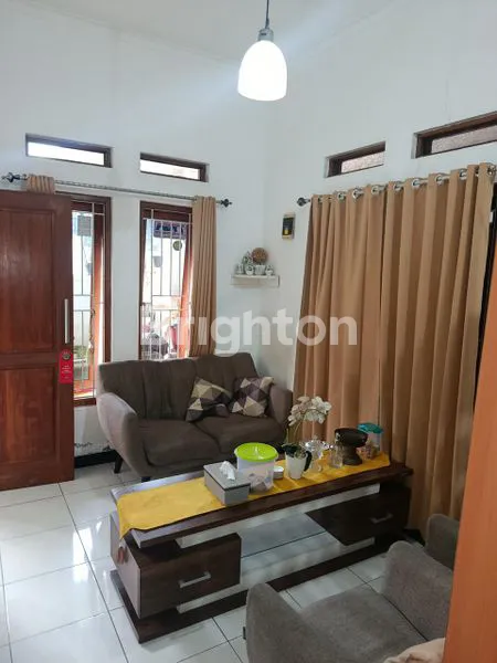 image RUMAH DI TENGAH KOTA DI PERUMAHAN YANG NYAMAN  (2)
