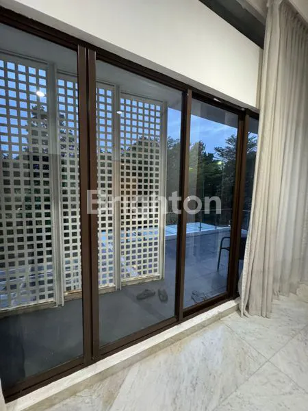 image RUMAH MEWAH LT 300 DI DE PARK BSD (5)