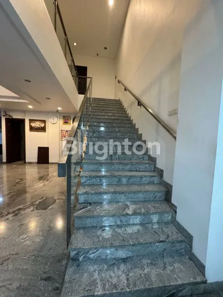 image RUMAH MEWAH LT 300 DI DE PARK BSD (8)