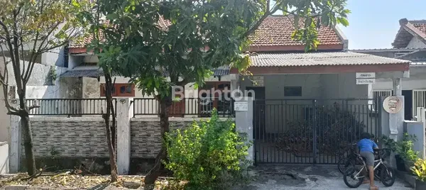 image RUMAH SECOND KUTISARI LOKASI STRATEGIS DEKAT KAMPUS PETRA (1)
