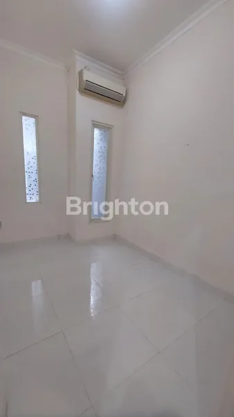 image RUMAH 1 LANTAI BARU RENOV DI GRAHA SUKOLILO REGENCY, DEKAT ITS DAN PAKUWON CITY (3)