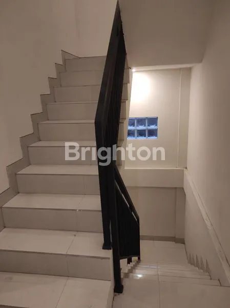 image RUMAH KOS 3 LANTAI, FASILITAS LENGKAP, LOKASI PUSAT KOTA (7)