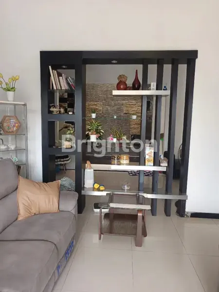 image DIJUAL CEPAT RUMAH DI SAKURA RESIDENCE BELAKANG POLDA SURABAYA, DEKAT SAMSAT KETINTANG, ONE GATE SYSTEM, LINGKUNGAN NYAMAN DAN BEBAS BANJIR (7)