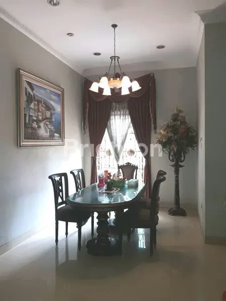 image RUMAH HOOK MEWAH 3 LANTAI DI KELAPA GADING (5)