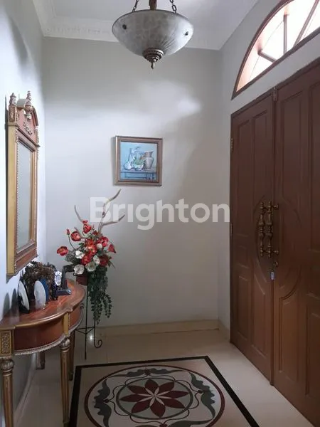 image RUMAH HOOK MEWAH 3 LANTAI DI KELAPA GADING (2)