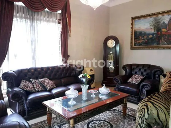 image RUMAH HOOK MEWAH 3 LANTAI DI KELAPA GADING (6)