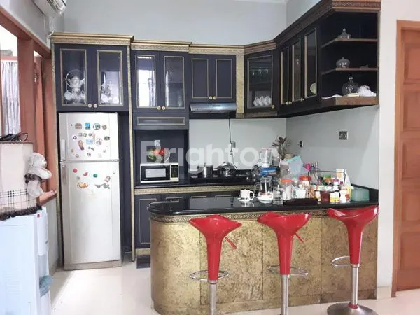 image RUMAH HOOK MEWAH 3 LANTAI DI KELAPA GADING (7)