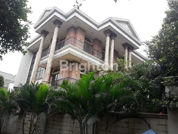 image RUMAH HOOK MEWAH 3 LANTAI DI KELAPA GADING (8)