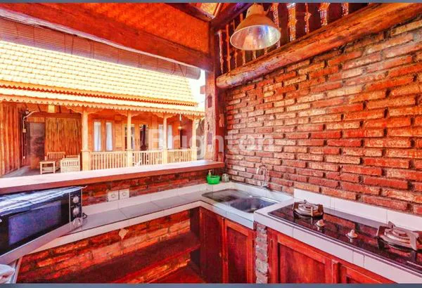 image RUMAH MEWAH FULL FURNISHED & PRIVATE POOL DI CANGGU - LOKASI PARIWISATA & PREMIUM DI KUTA UTARA (4)