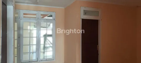 image SIAP HUNI RUMAH RUNGKUT ASRI TENGAH, HADAP TERFAVORIT, DEKAT KAMPUS UPN DAN MERR  (3)