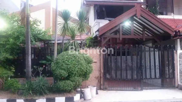 image RUMAH LAMA PRAPEN INDAH ROW JALAN LEBAR, LINGKUNGAN TENANG, DEKAT KE RAYA JEMURSARI, DEKAT TENGGILIS SARONOJIWO KUTISARI, DEKAT NGINDEN PANJANG JIWO (1)