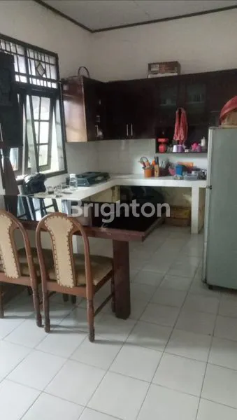 image JUAL RUMAH LUAS DAN NYAMAN DI LOKASI STRATEGIS (5)