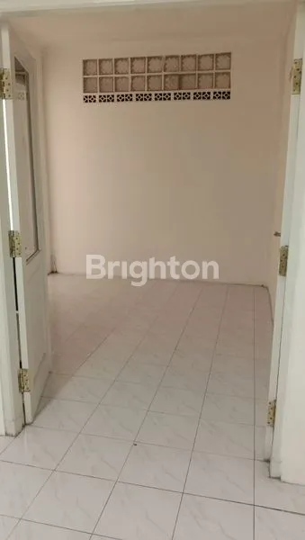 image JUAL RUMAH MUNGIL, CANTIK DAN TERAWAT, BISA UNTUK KANTOR, DITEPI JALAN RAYA UTAMA DI LOKASI STRATEGIS (5)