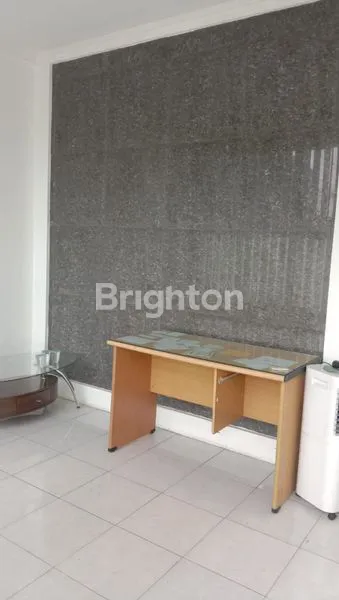 image JUAL RUMAH MUNGIL, CANTIK DAN TERAWAT, BISA UNTUK KANTOR, DITEPI JALAN RAYA UTAMA DI LOKASI STRATEGIS (6)