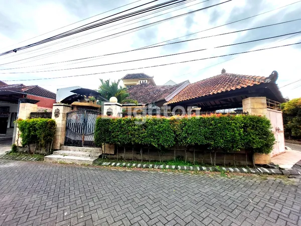 image DIJUAL RUMAH 2 LANTAI SETENGAH DI JL SIGURA GURA KOTA MALANG (1)