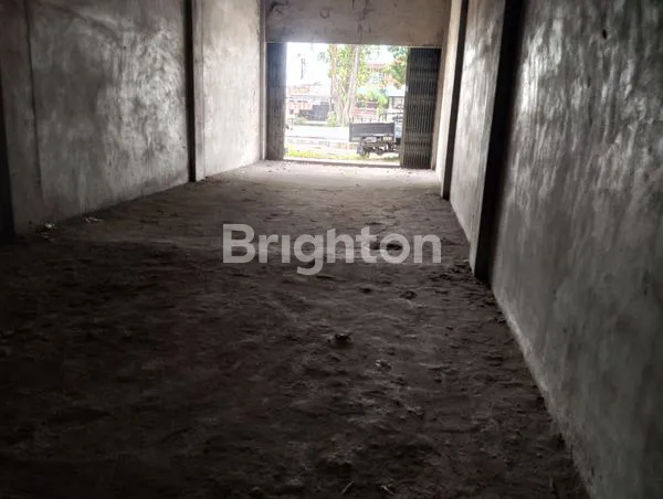 image RUKO STRATEGIS 3 LANTAI DI JALAN UTAMA  (5)