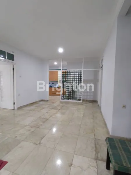 image RUMAH HOEK LT 224 M2 SIAP HUNI DI KEMBANGAN (2)