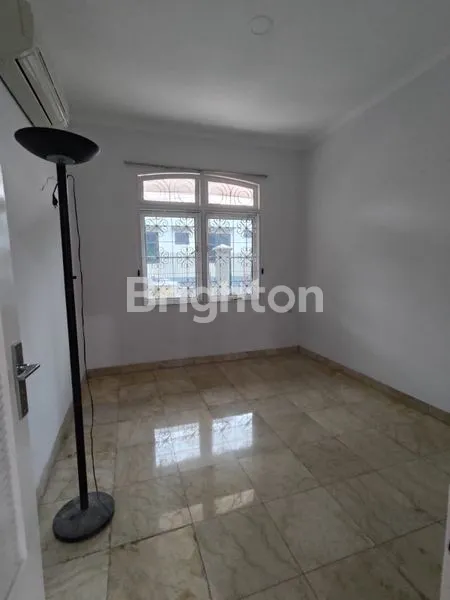 image RUMAH HOEK LT 224 M2 SIAP HUNI DI KEMBANGAN (4)