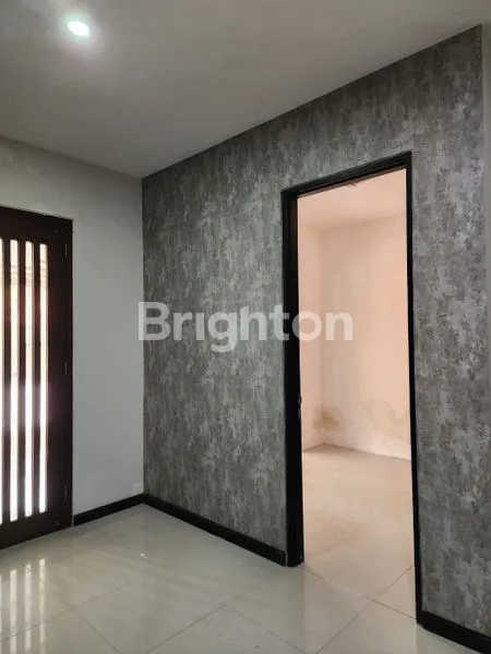 image RUMAH MEWAH CLUSTER THE HAMPTON LT 102M² (8)