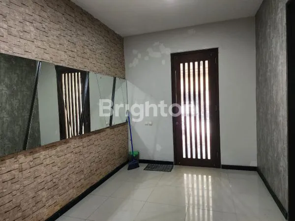 image RUMAH MEWAH CLUSTER THE HAMPTON LT 102M² (7)