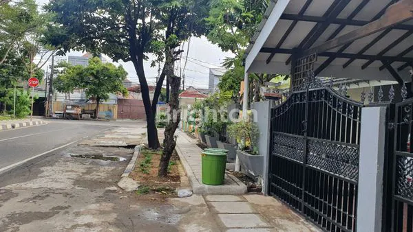 image RUMAH MEWAH 6+1 KT DI CEMPAKA PUTIH, SHM (2)