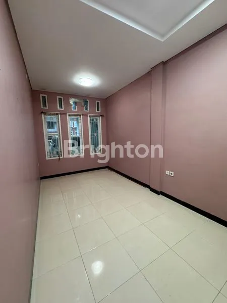 image SEWA RUMAH MEWAH 4 KAMAR DI JL. ADAM MALIK (2)
