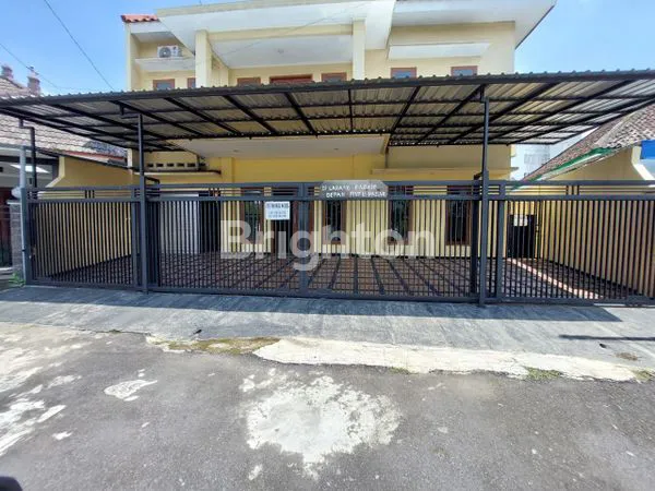 image DIJUAL RUMAH LUAS 2 LANTAI TENGAH KOTA MALANG BISA UNTUK RUMAH KOS ATAU HUNIAN SANGAT STRATEGIS MUDAH AKSES KEMANA MANA  (1)